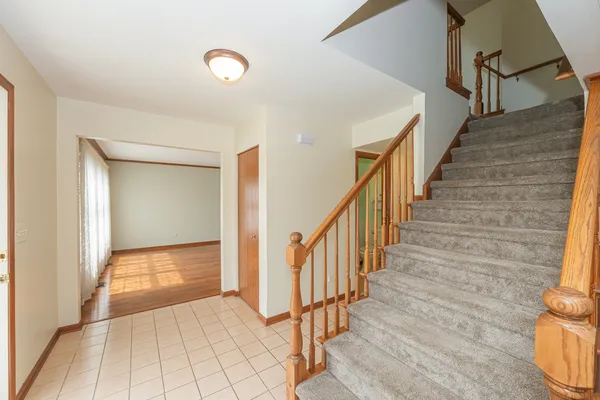 $575,000 | 1404 Halifax Drive, Mundelein, IL 60060