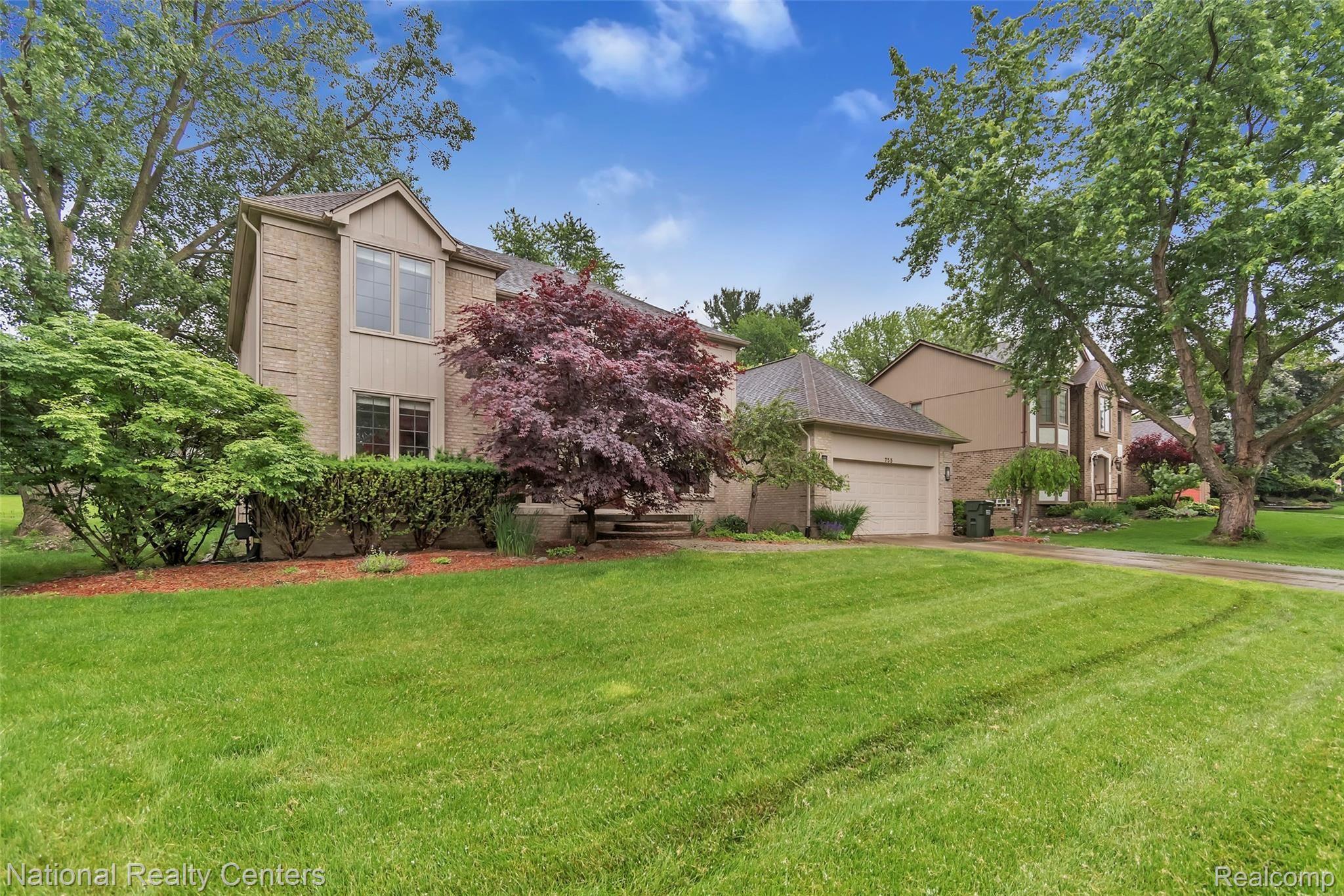 755 Stanford Circle Rochester, MI 48309 - Photo 4 of 47 755-Stanford-Cr-Rochester-Hills-MI-4.jpg