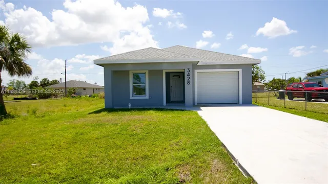 a view of a house with backyard porch and garden