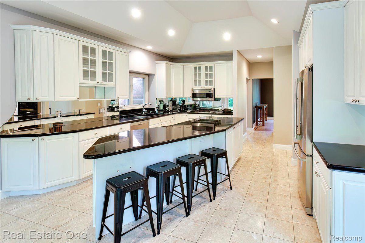 5016 Stonehenge Drive Rochester, MI 48306 - Photo 18 of 82 Gallery Image 18