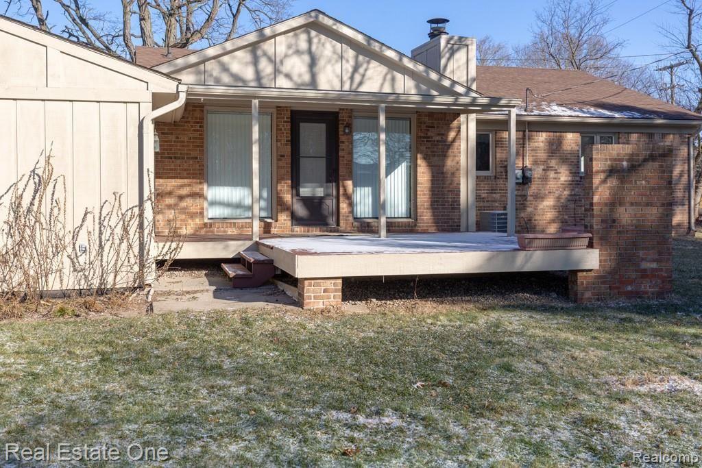 34435 West 9 Mile Road Farmington Hills, MI 48335 - Photo 31 of 32