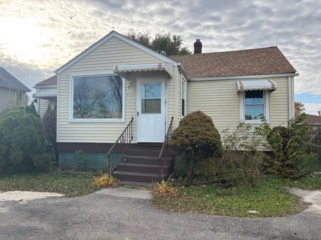 a view of a house with a yard and plants