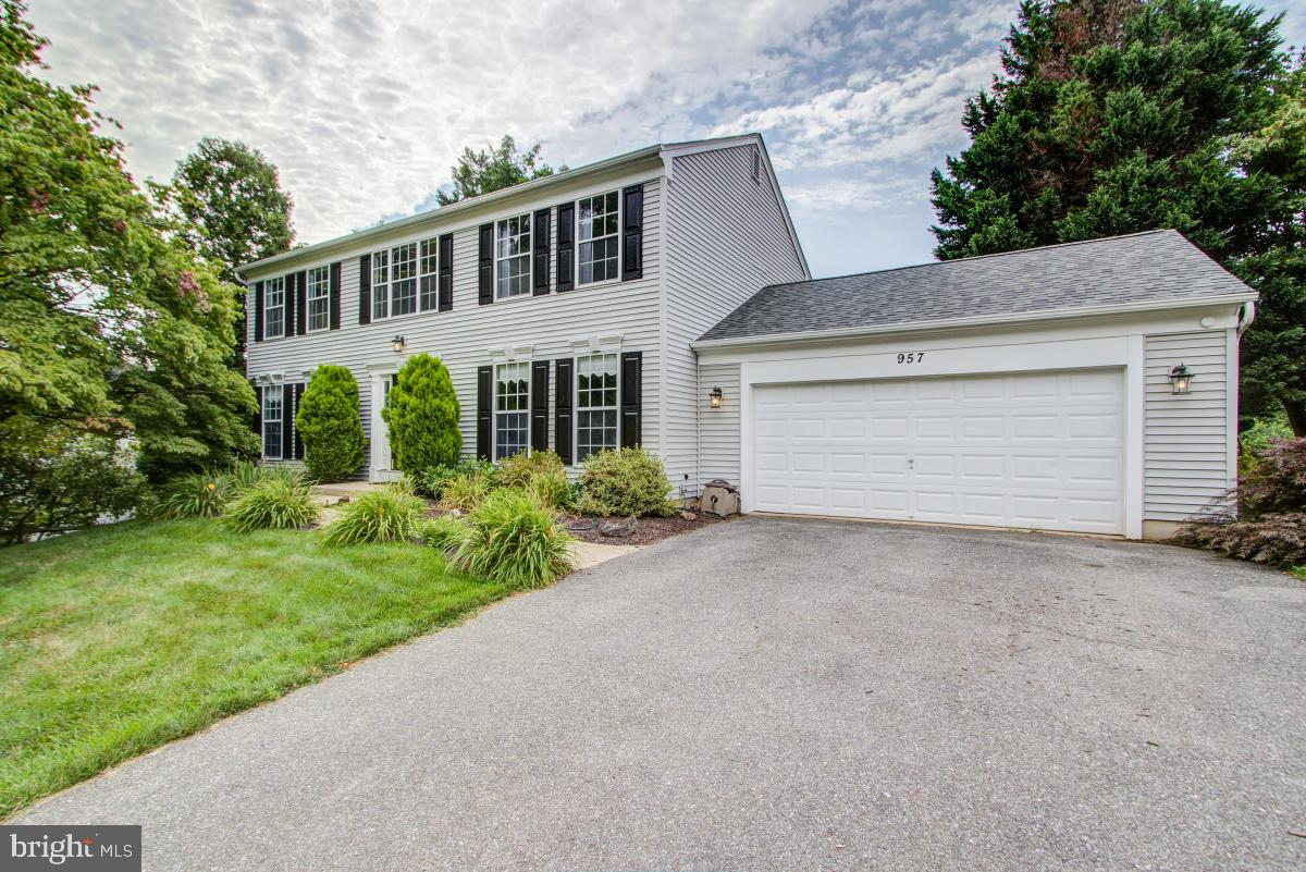 957 Pointer Ridge Drive Gaithersburg, MD 20878 - Photo 1 of 57