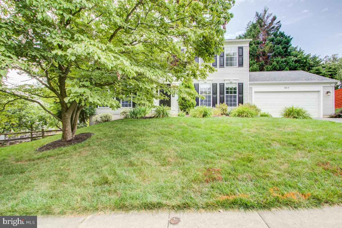 957 Pointer Ridge Drive Gaithersburg, MD 20878 - Photo 2 of 57