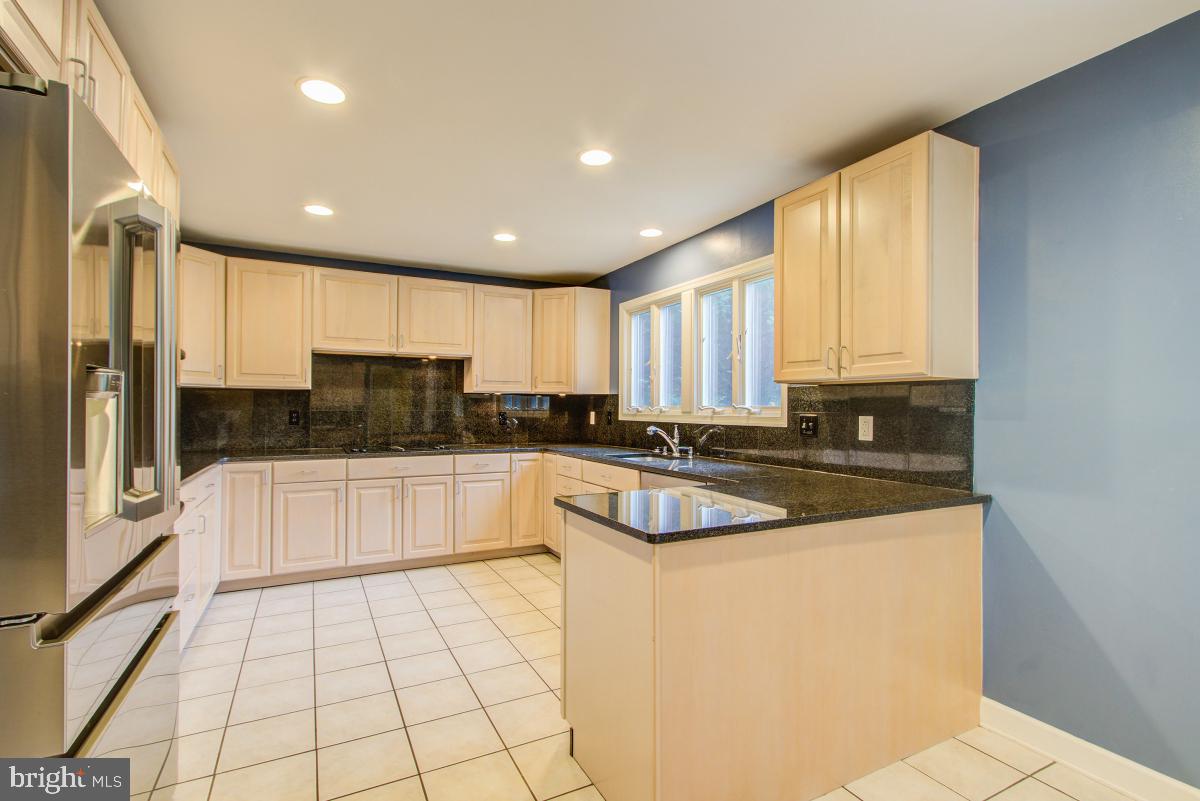 957 Pointer Ridge Drive Gaithersburg, MD 20878 - Photo 11 of 57