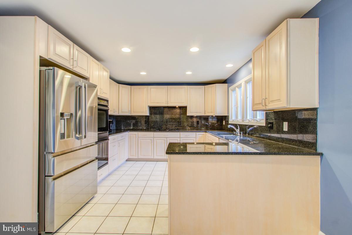 957 Pointer Ridge Drive Gaithersburg, MD 20878 - Photo 12 of 57
