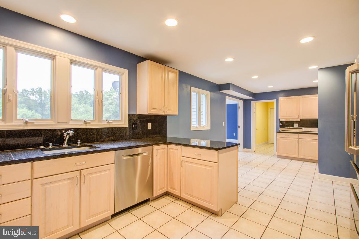 957 Pointer Ridge Drive Gaithersburg, MD 20878 - Photo 15 of 57