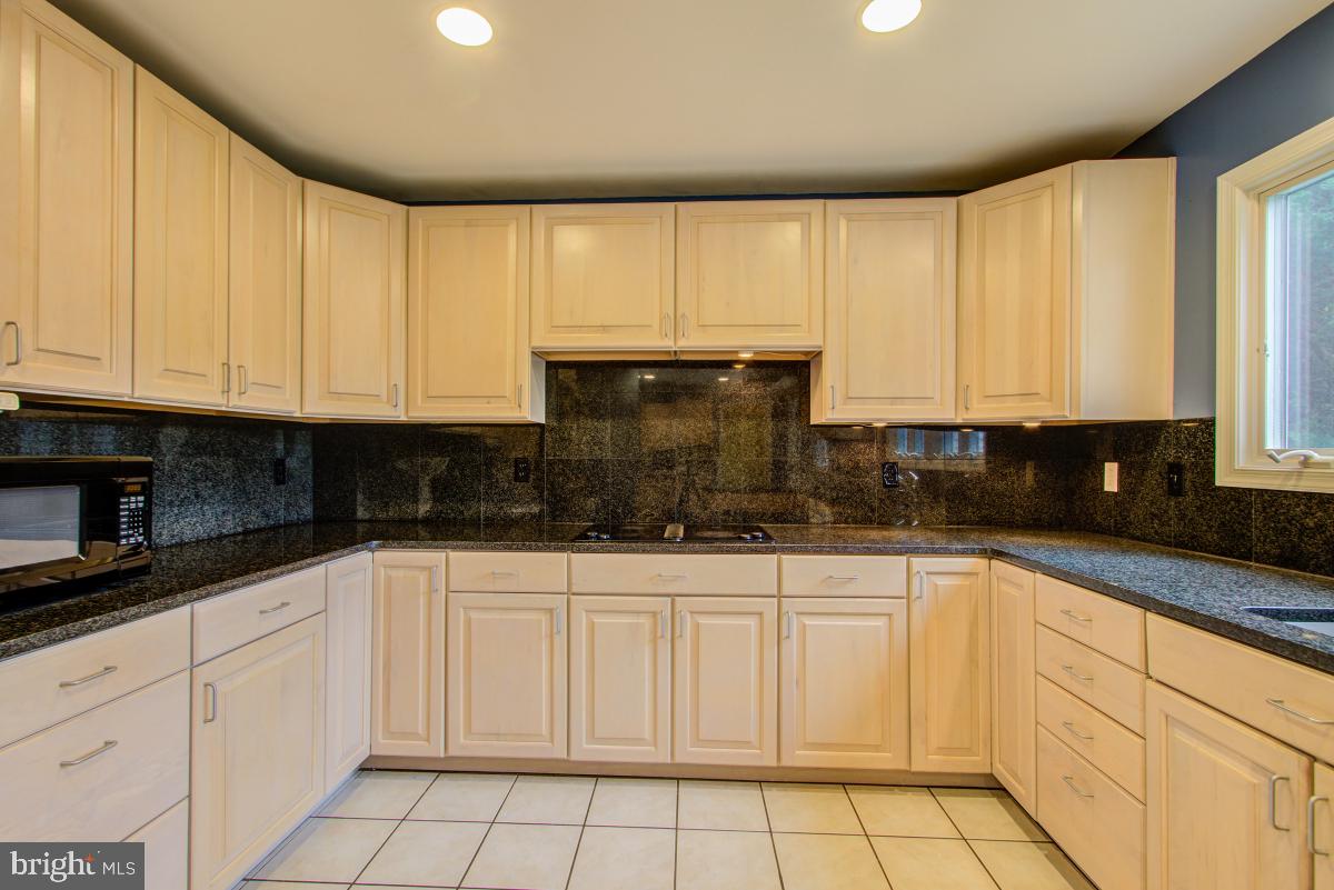 957 Pointer Ridge Drive Gaithersburg, MD 20878 - Photo 16 of 57