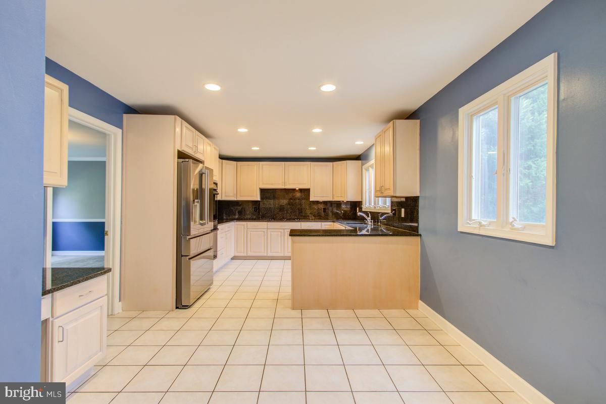 957 Pointer Ridge Drive Gaithersburg, MD 20878 - Photo 18 of 57