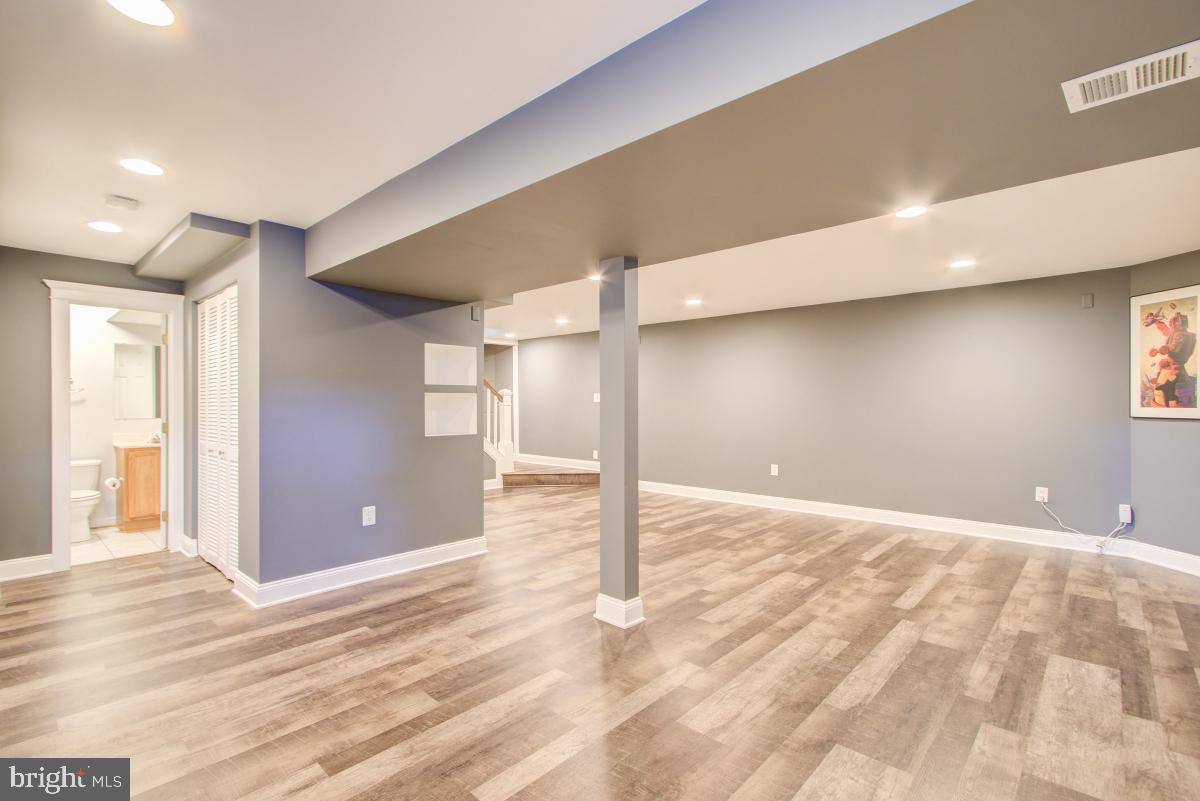 957 Pointer Ridge Drive Gaithersburg, MD 20878 - Photo 45 of 57
