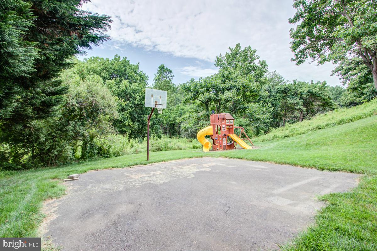 957 Pointer Ridge Drive Gaithersburg, MD 20878 - Photo 53 of 57
