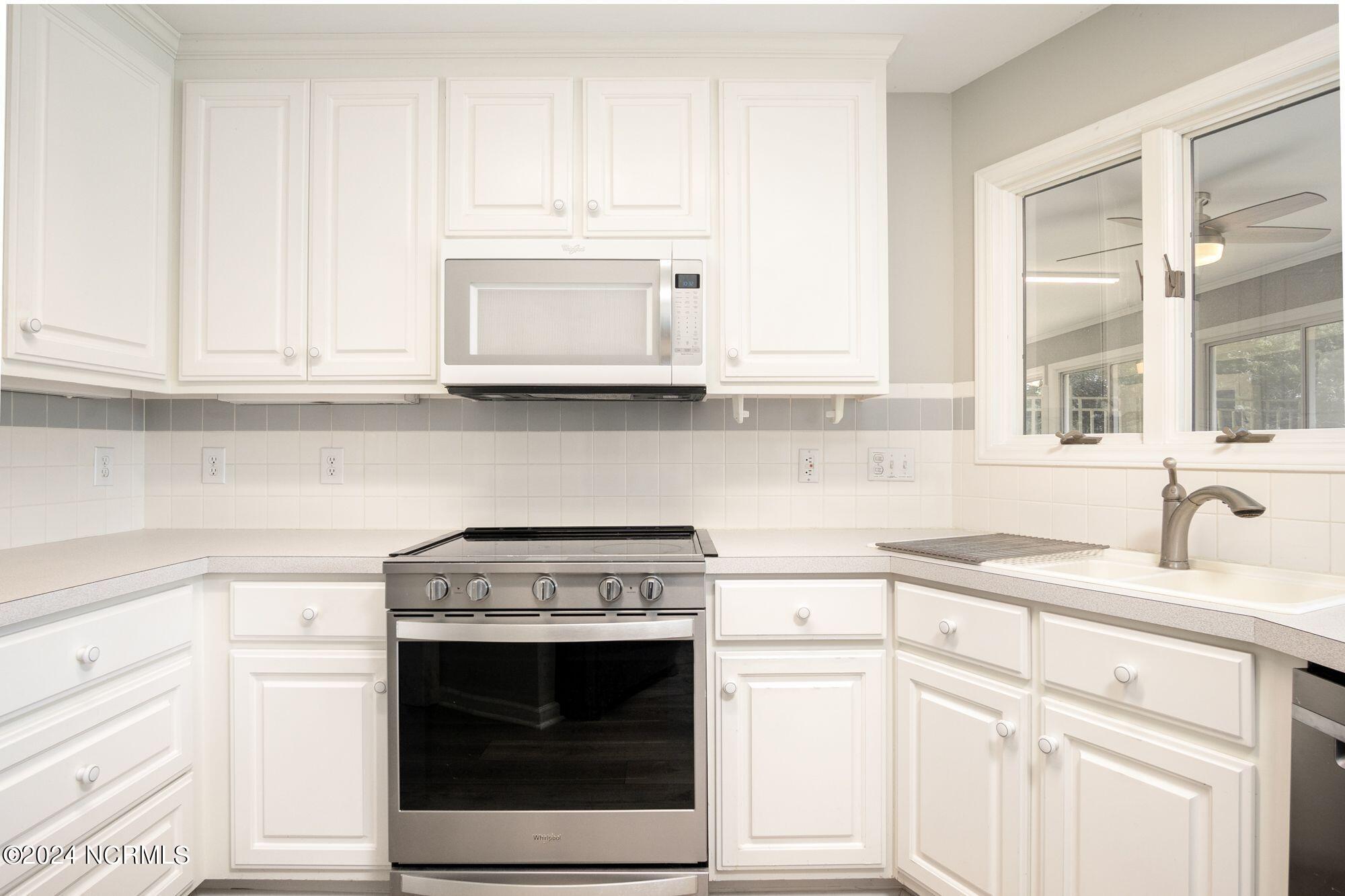 246 White Oak Bluff Road Stella, NC 28582 - Photo 22 of 65 Kitchen
