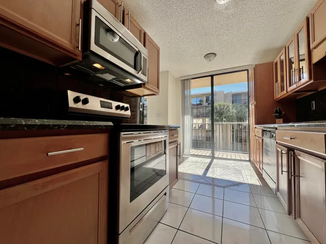 $189,000 | 3590 Blue Lake Drive, Unit 304, Pompano Beach, FL 33064