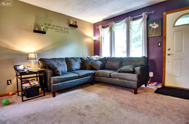 7829 Dubuque Road Clarkston, MI 48348 - Photo 8 of 33 21172894-7.JPG