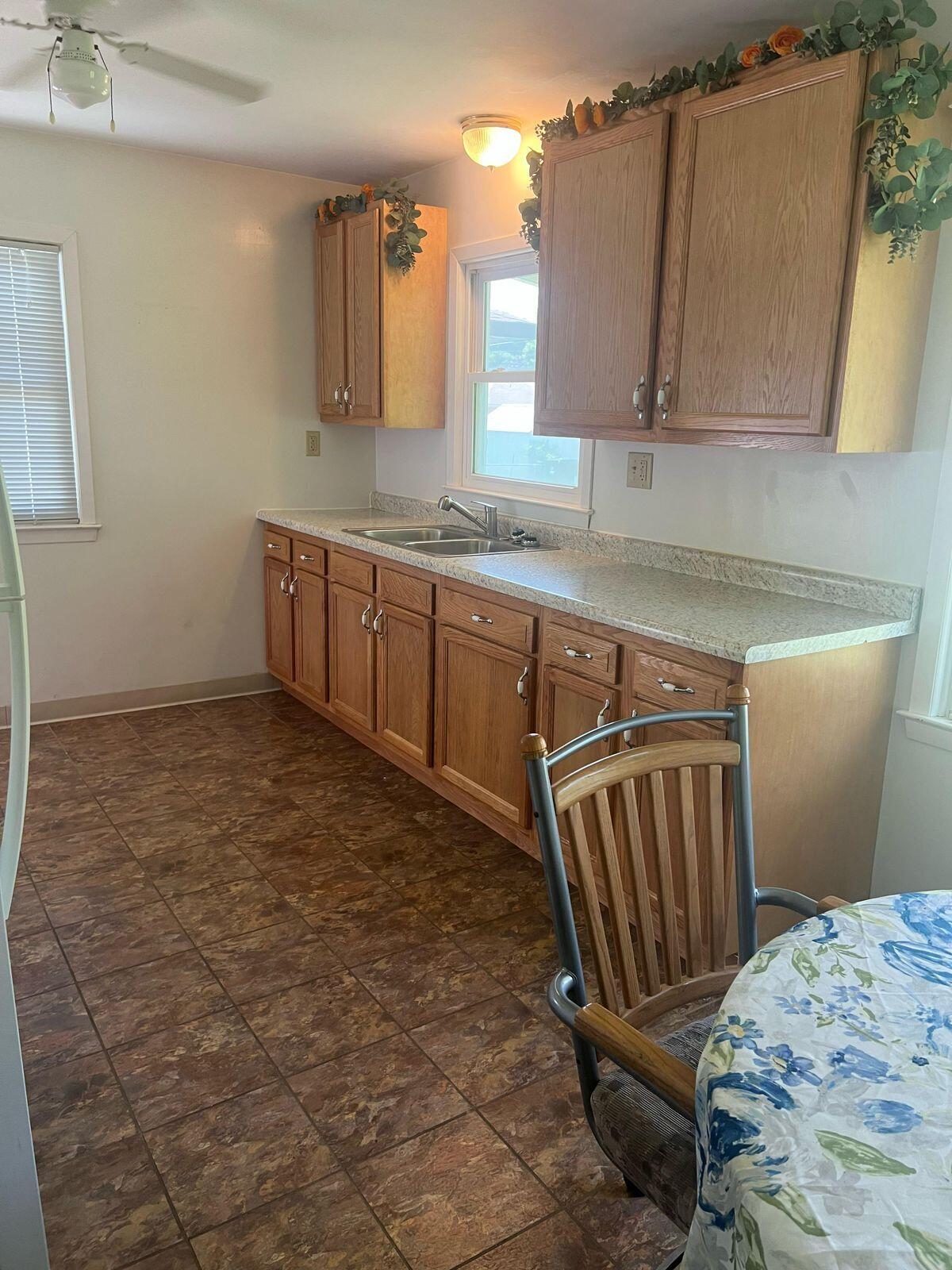 3438 9th Avenue Racine, WI 53402 - Photo 7 of 20 Kitchen Cabinets