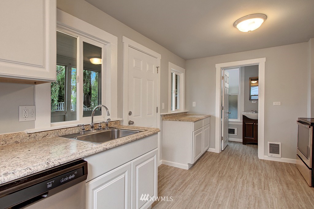 3406 Rockefeller Avenue Everett, WA 98201 - Photo 4 of 9 a kitchen that has a sink a stove and cabinets
