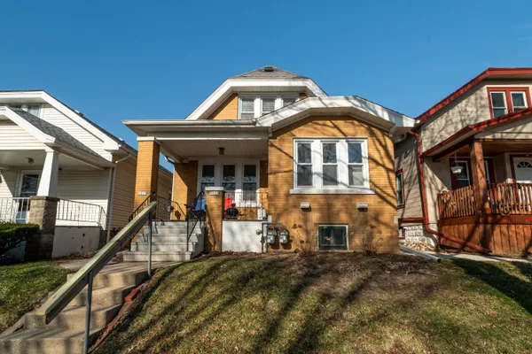 $1,400 | 2213 South 72nd Street, Unit UPPR, West Allis, WI 53219