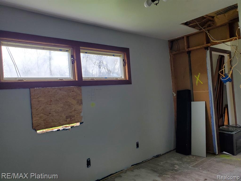 2139 Wiggins Road Fenton, MI 48430 - Photo 9 of 11