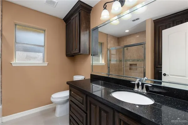 $1,950 | 913 Bunker Avenue, Edinburg, TX 78542