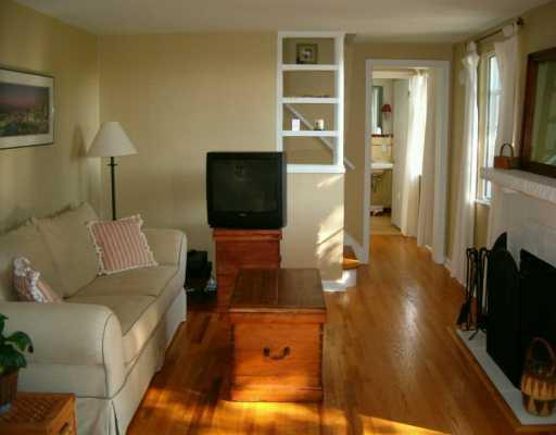 129 Martin Road Pittsburgh, PA 15237 - Photo 8 of 8 Living Room.
