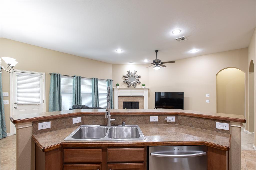 209 Timber Drive Princeton, TX 75407 - Photo 5 of 30