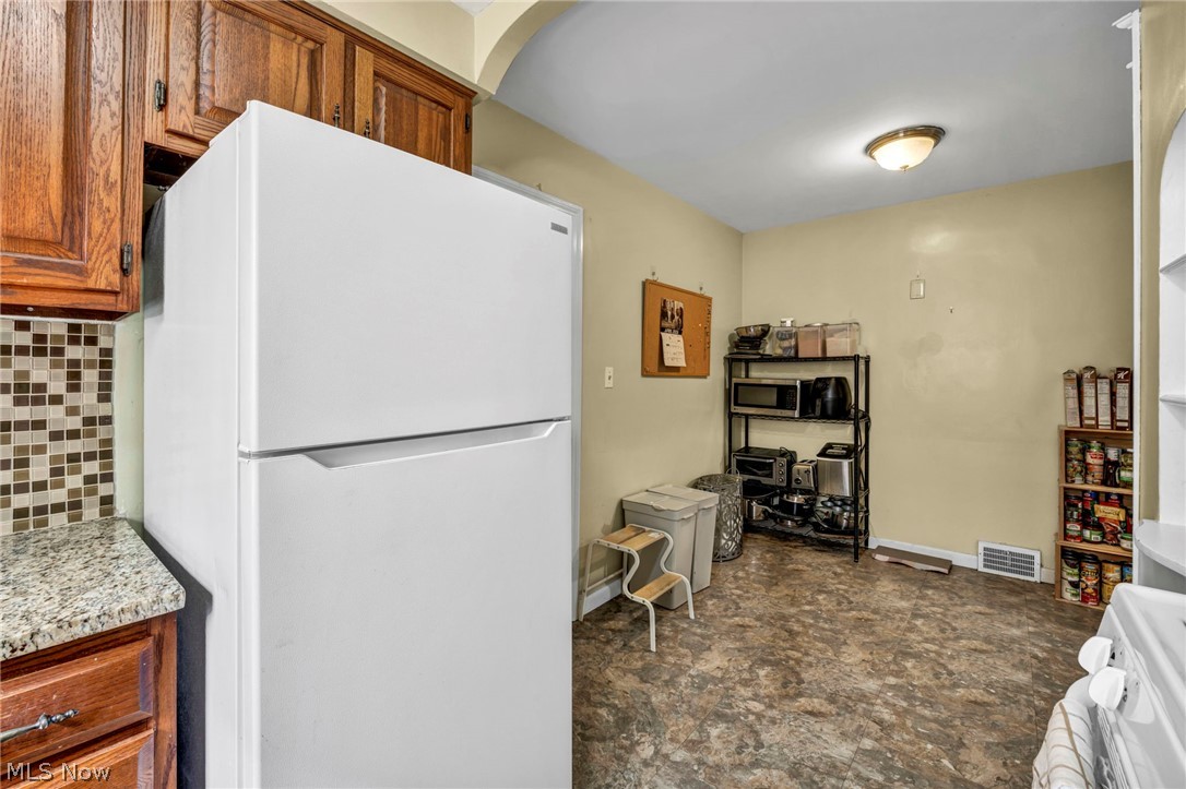 13570 Cedar Road Cleveland, OH 44118 - Photo 12 of 50