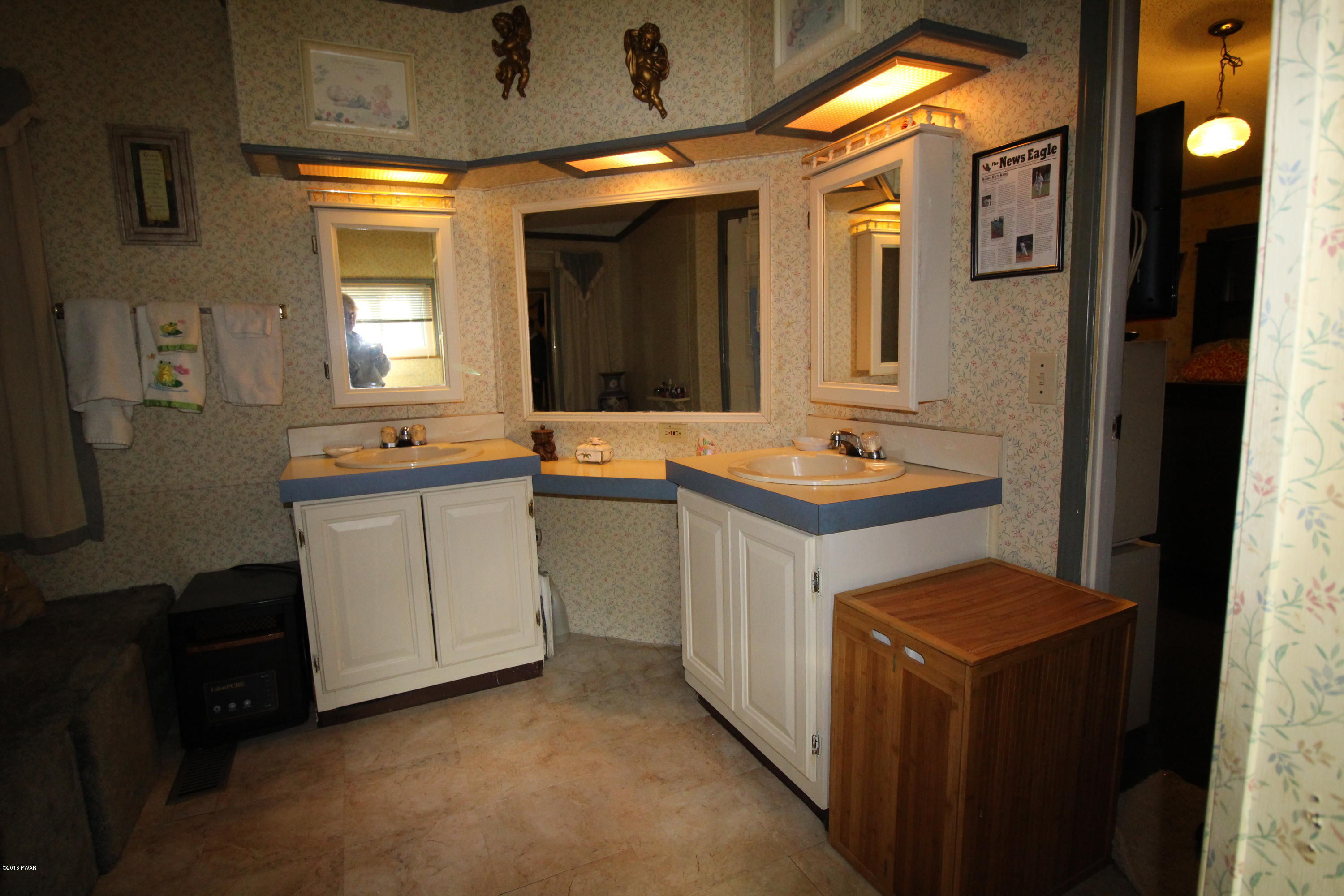 109 Parry Road Moscow, PA 18444 - Photo 28 of 48 MASTER BATH