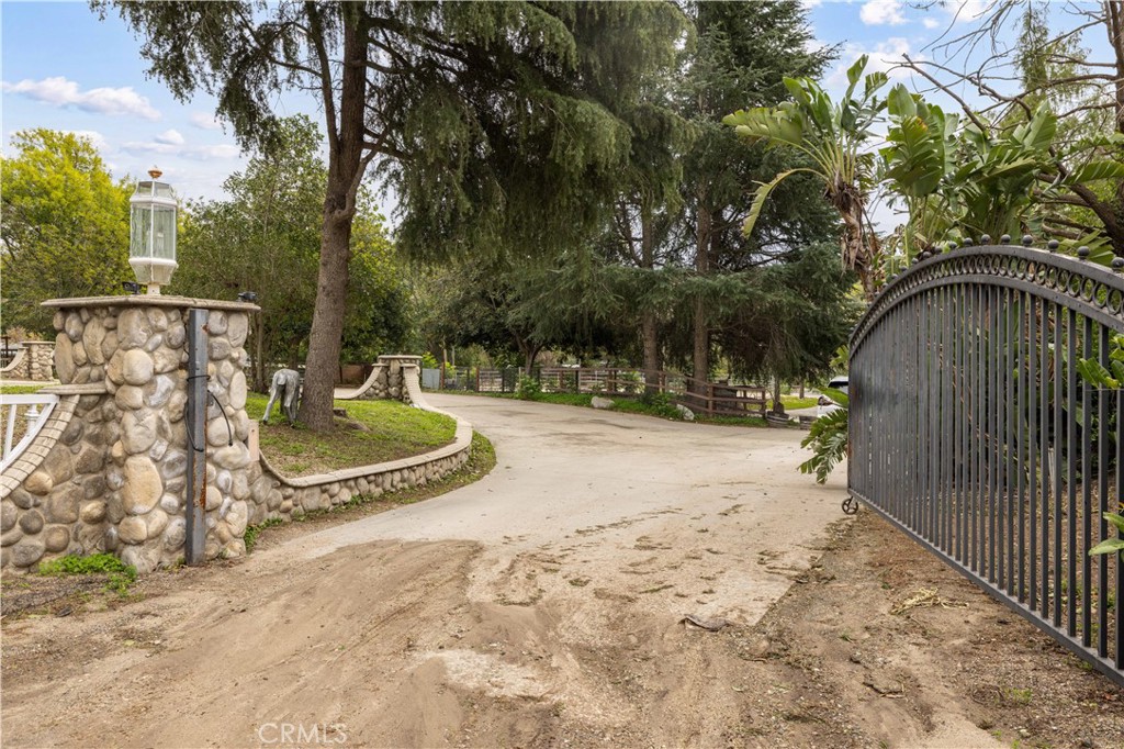 15608 Tierra Rejada Road Moorpark, CA 93021 - Photo 2 of 34