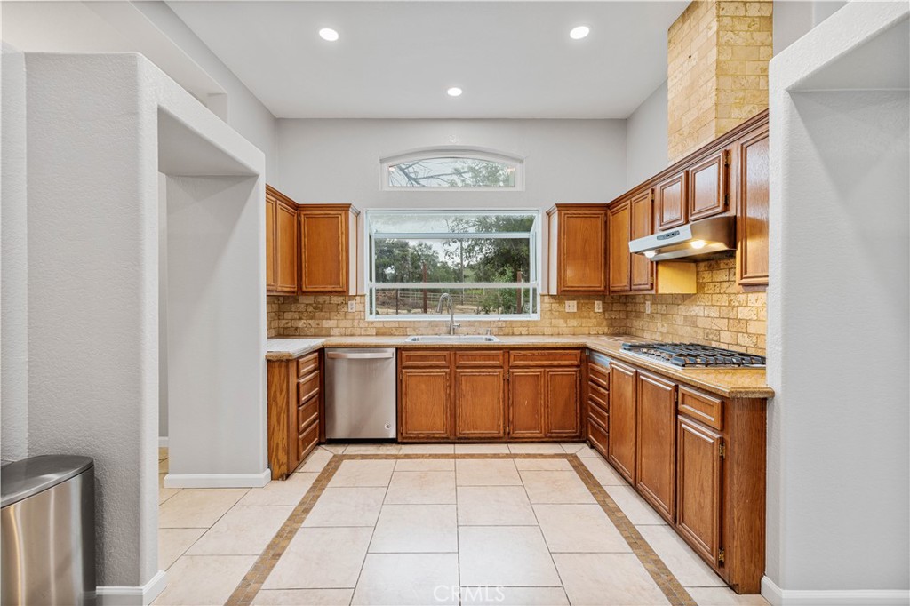 15608 Tierra Rejada Road Moorpark, CA 93021 - Photo 8 of 34 a kitchen with stainless steel appliances granite countertop a stove a sink and a refrigerator