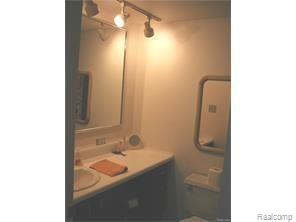 5055 Crooks Road, Unit 16 Royal Oak, MI 48073 - Photo 7 of 20 5055crooksbath.jpg