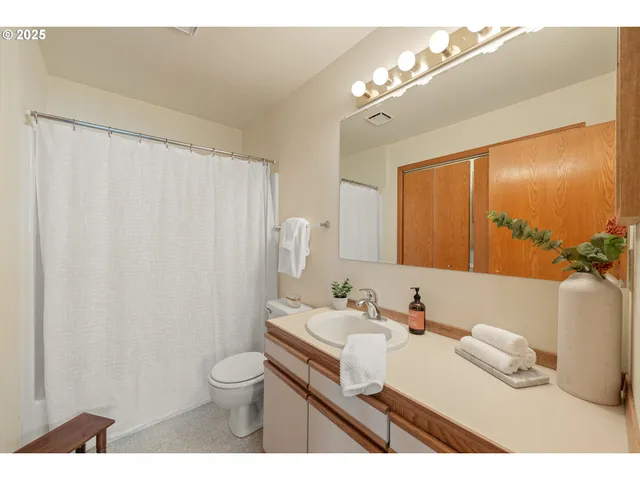 $499,000 | 10845 Southwest Summer Lake Drive, Tigard, OR 97223