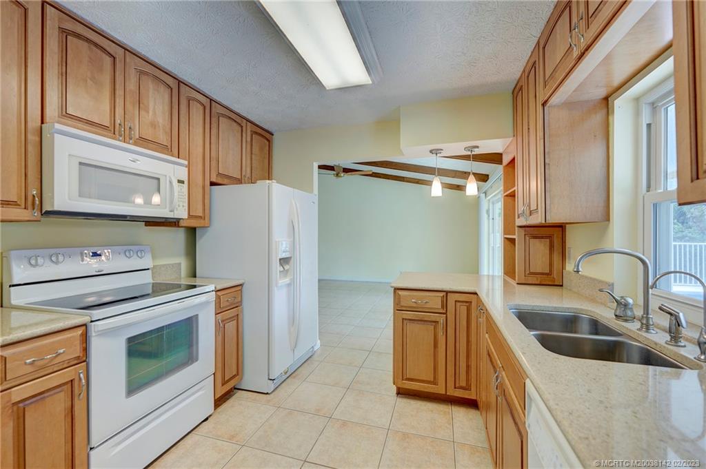 370 Southwest Harbor Street Stuart, FL 34997 - Photo 11 of 36 Gallery Image 11