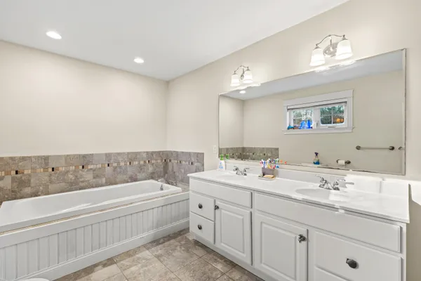 $735,000 | 9 Longview Drive, Portland, ME 04103