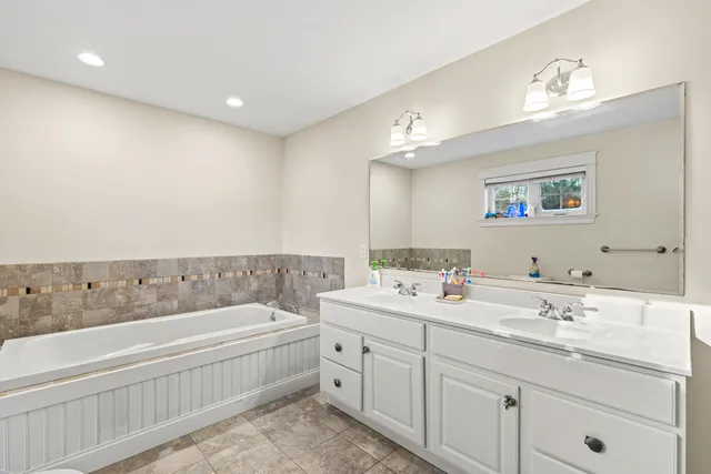 $739,777 | 9 Longview Drive, Portland, ME 04103