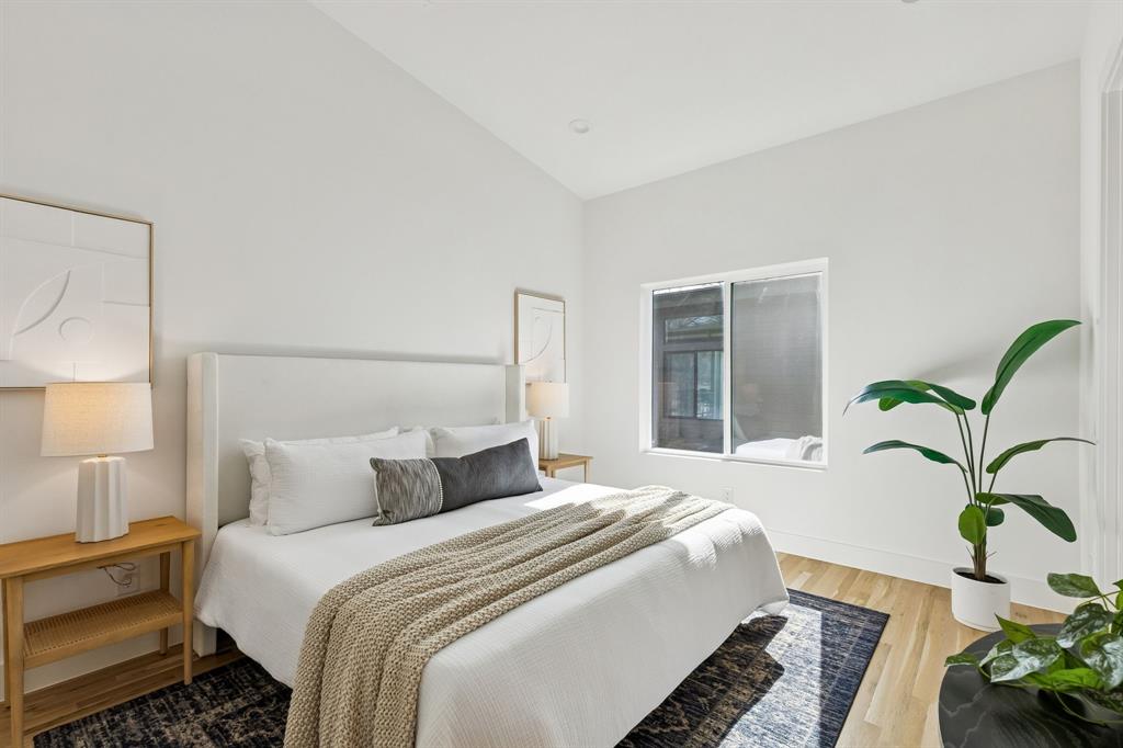 2142 Lovedale Avenue, Unit 104 Dallas, TX 75235 - Photo 26 of 29 a bedroom with bed and a potted plant