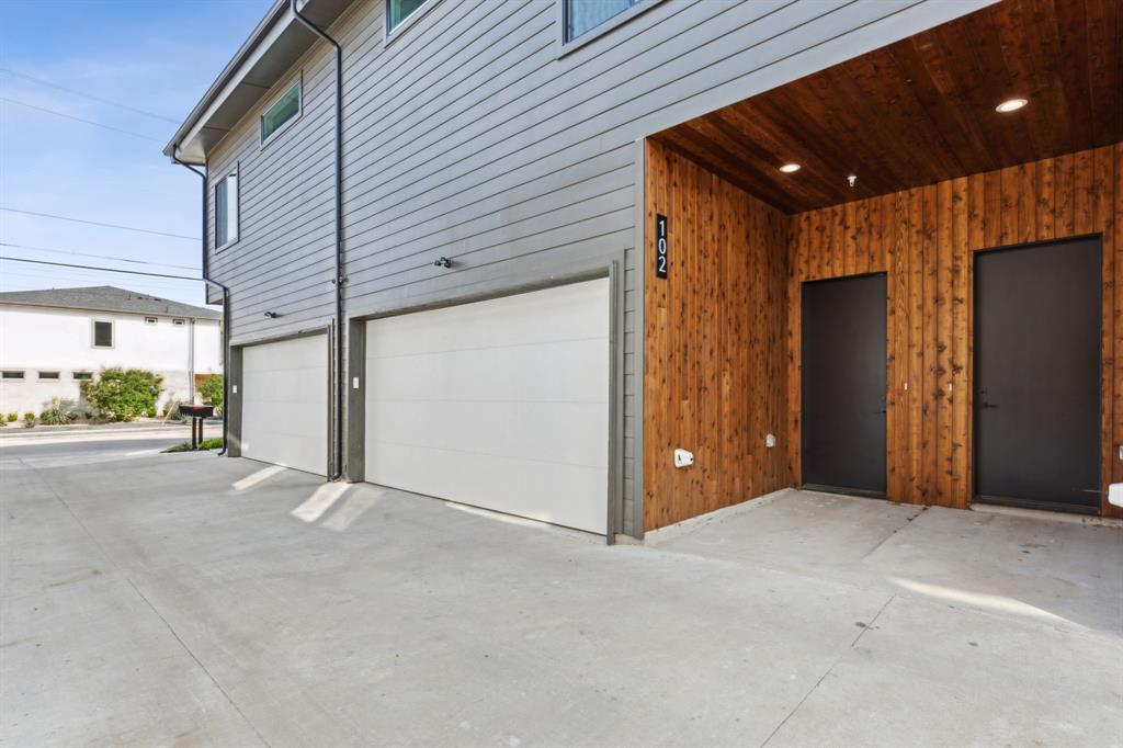 2142 Lovedale Avenue, Unit 104 Dallas, TX 75235 - Photo 3 of 29 a view of a house with porch and hallway