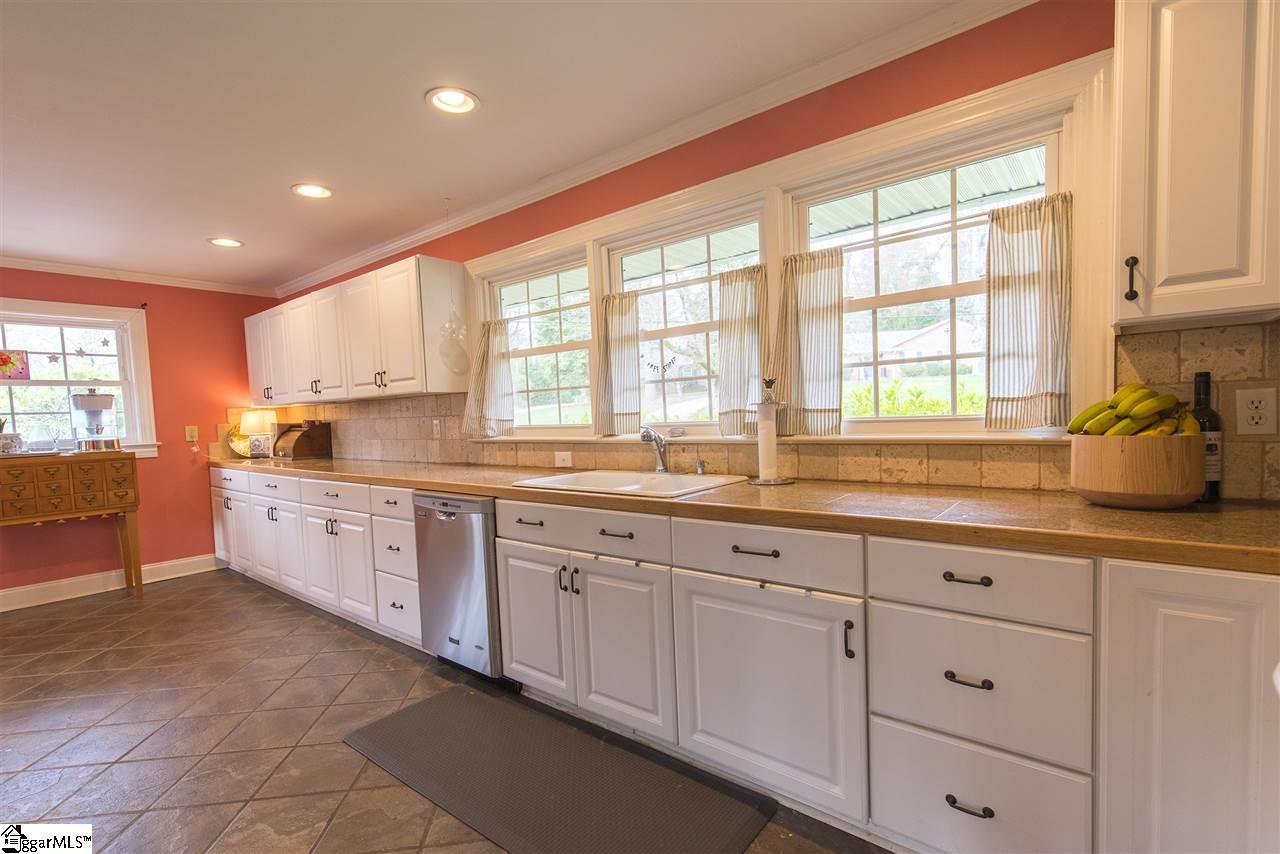 11 Hermitage Road Greenville, SC 29615 - Photo 6 of 19 Gallery Image 6