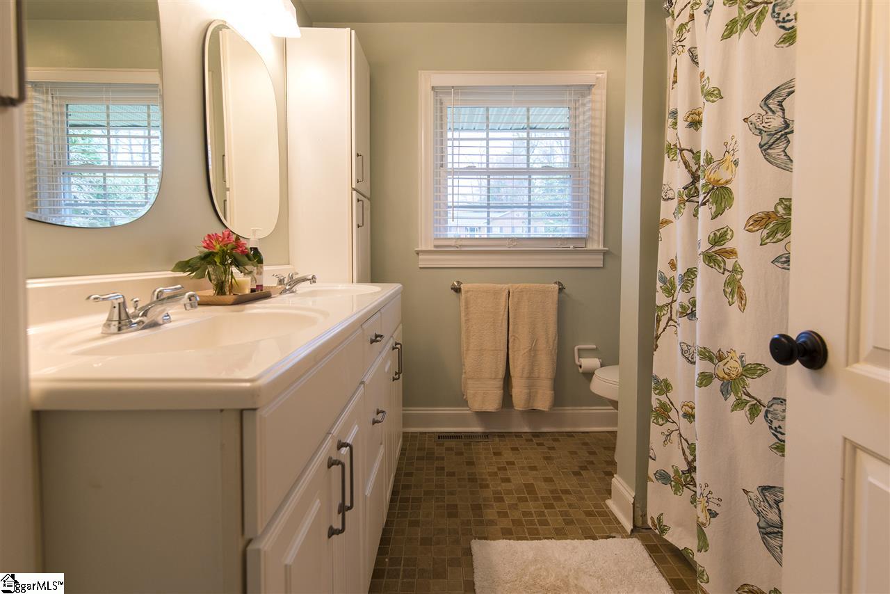 11 Hermitage Road Greenville, SC 29615 - Photo 10 of 19 Gallery Image 10
