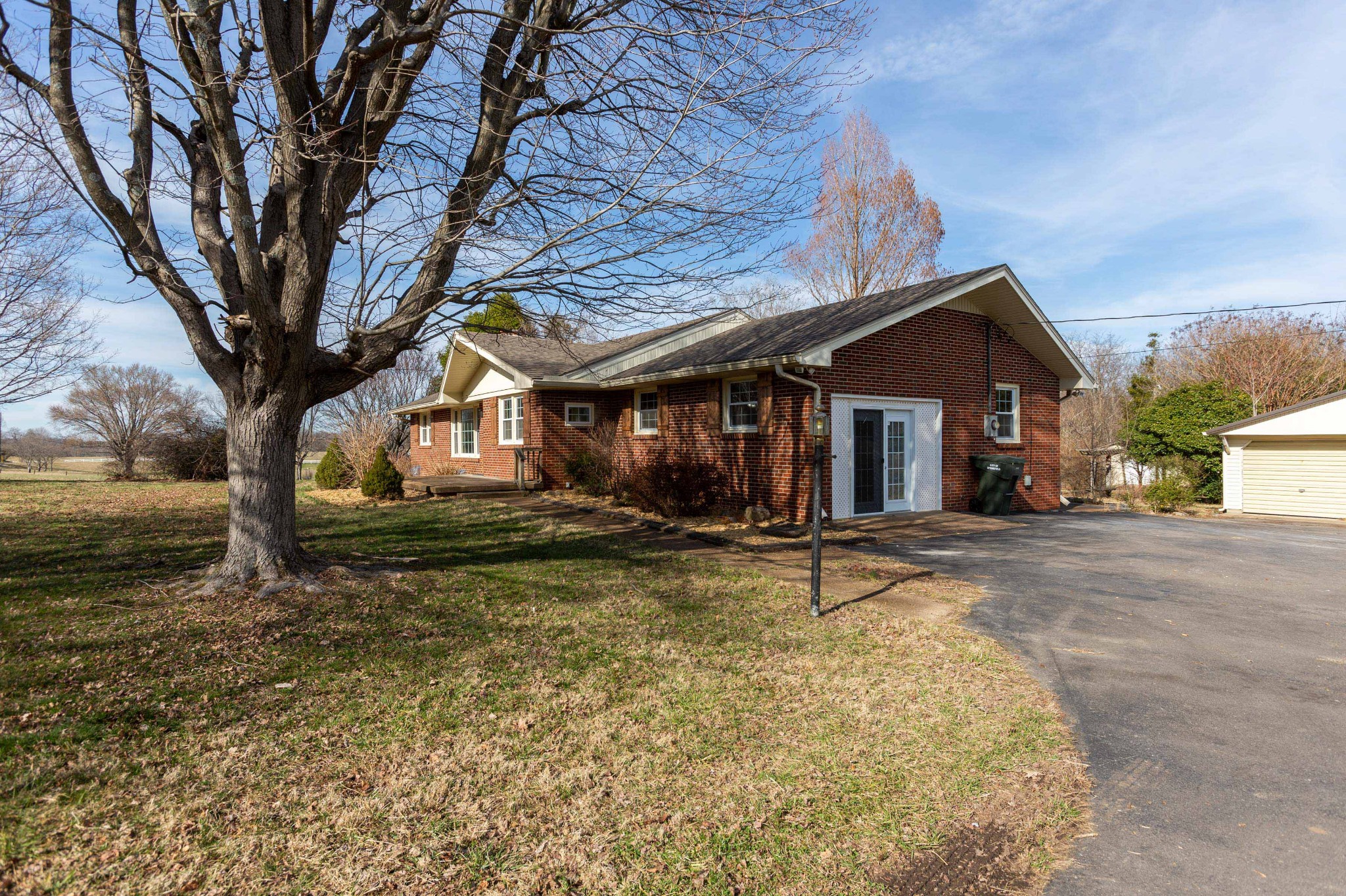 1067 Lawrence Lane Springfield, TN 37172 - Photo 2 of 40 Gallery Image 2