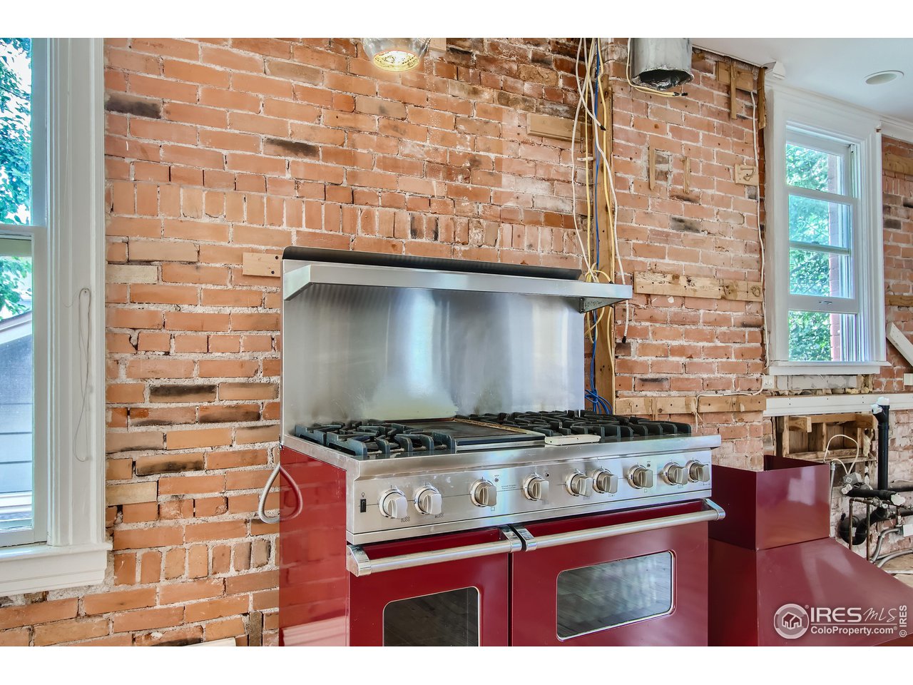 417 Mapleton Avenue, Unit B Boulder, CO 80304 - Photo 15 of 27 a kitchen with a stove and a microwave