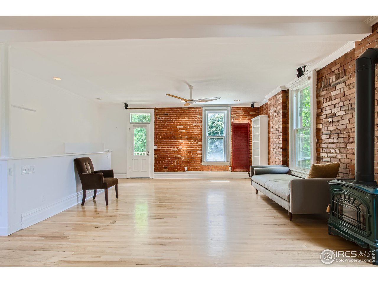 417 Mapleton Avenue, Unit B Boulder, CO 80304 - Photo 5 of 27 a living room with furniture and large windows