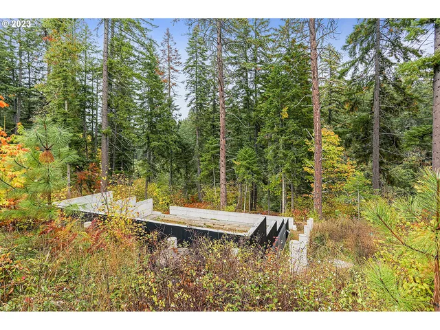 a view of a outdoor space