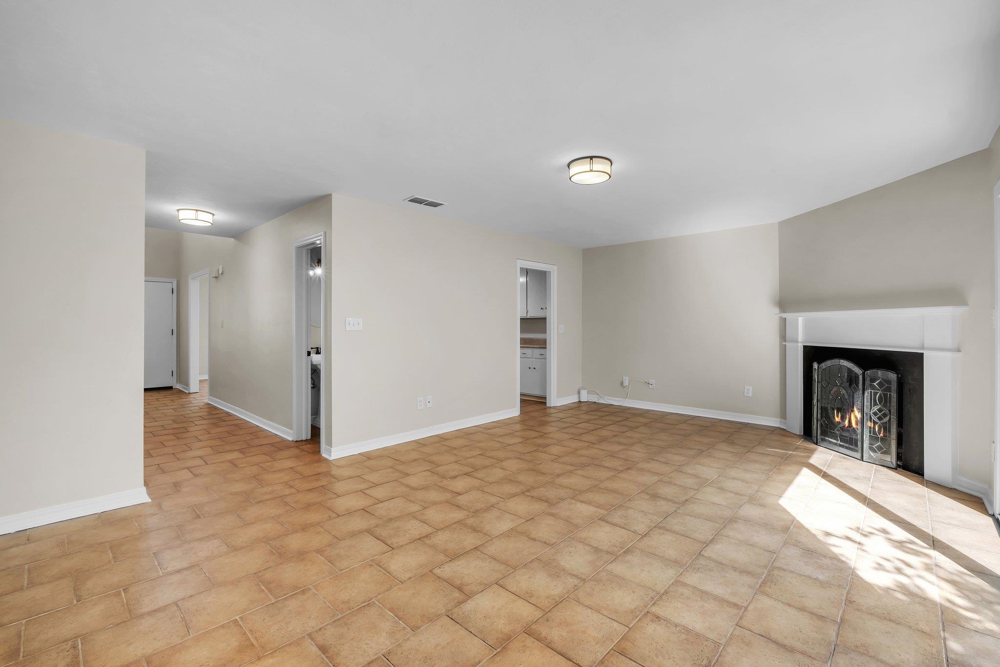 1904 Miccosukee Road, Unit 19B Tallahassee, FL 32308 - Photo 2 of 24