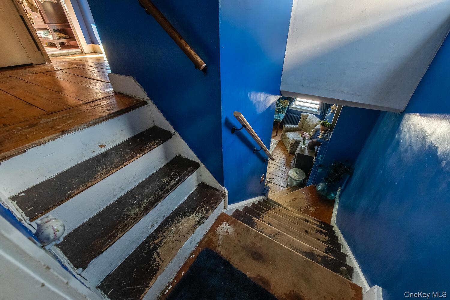 88 South Hamilton Street Poughkeepsie, NY 12601 - Photo 32 of 47 Staircase with hardwood flooring