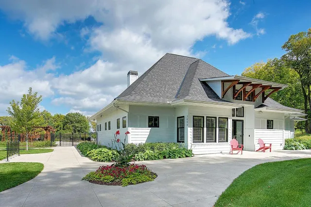 $425,000 | 7025 Huckleberry Drive, Excelsior, MN 55331