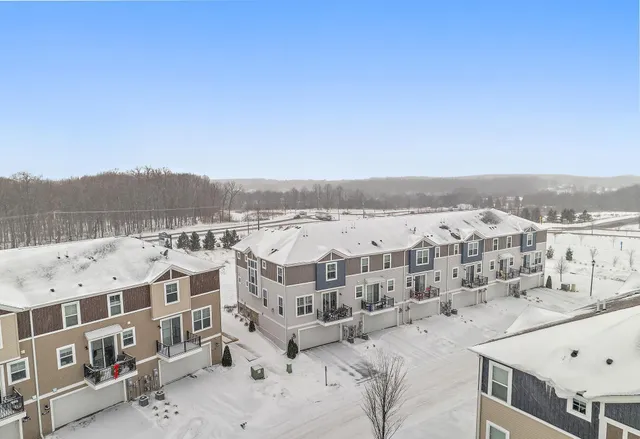 $425,000 | 7025 Huckleberry Drive, Excelsior, MN 55331