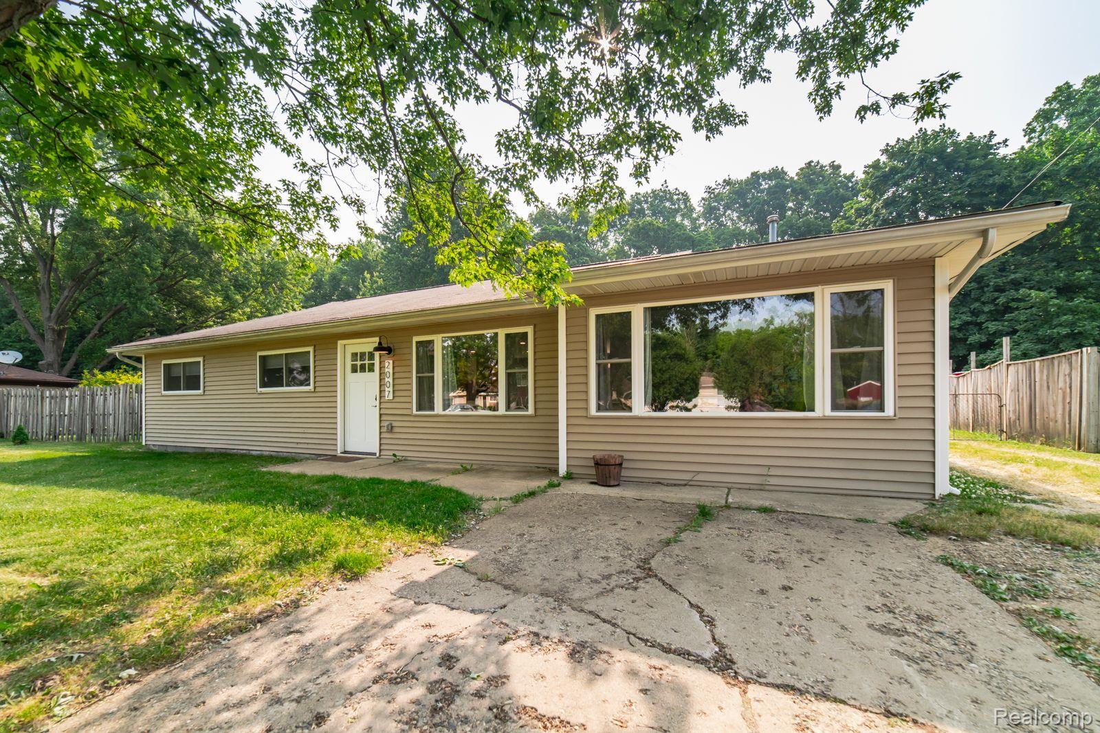 2007 Henbert Road West Bloomfield, MI 48324 - Photo 3 of 54