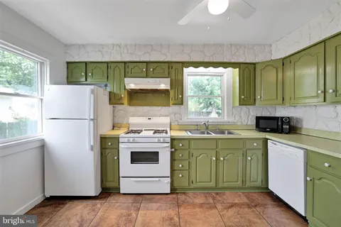 $399,000 | 8702 50th Place, College Park, MD 20740