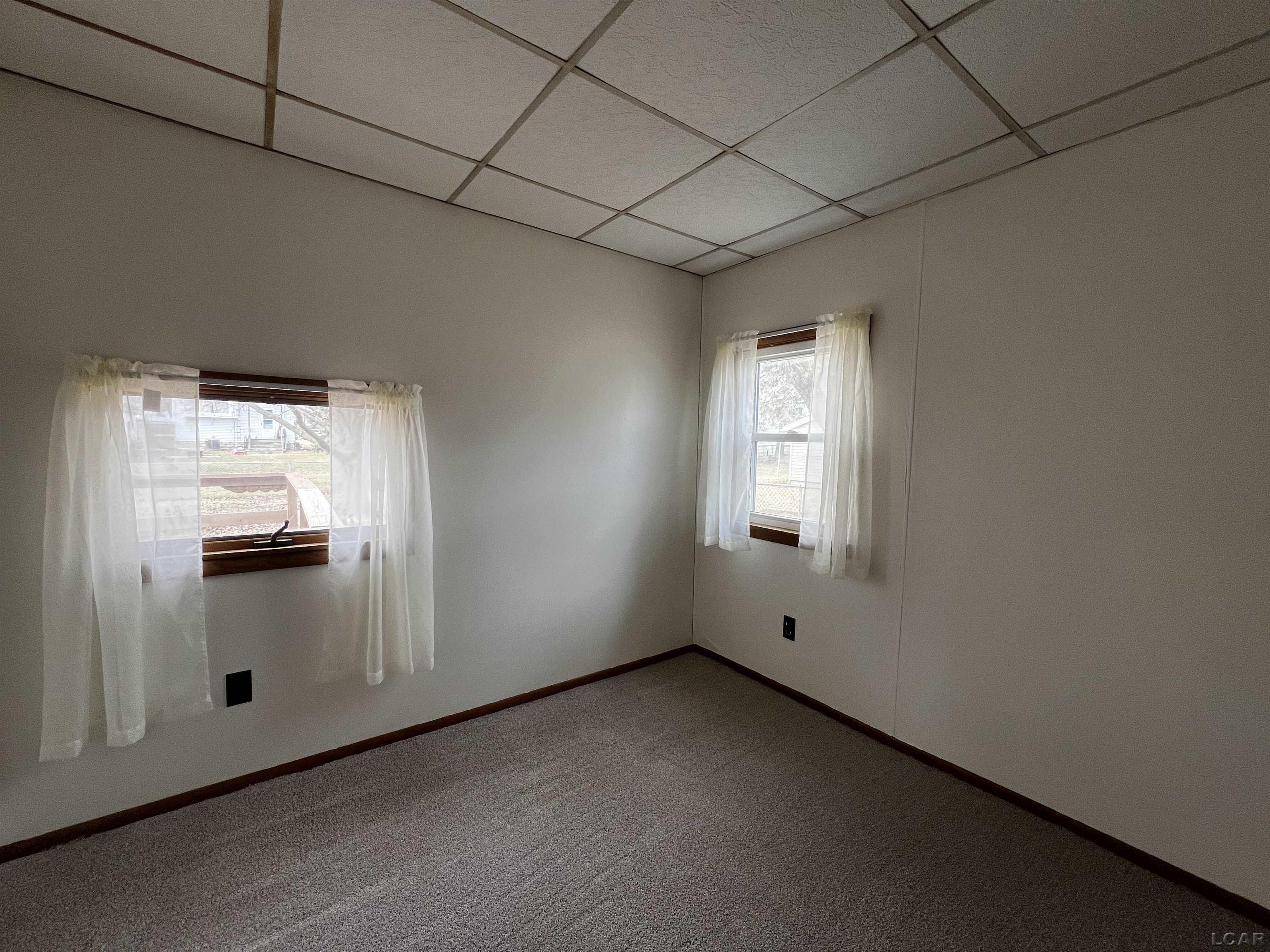 431 Springbrook Avenue Adrian, MI 49221 - Photo 8 of 25 50167705-162eb6ab-8a4f-4745-9def-632503463c9f.JPG
