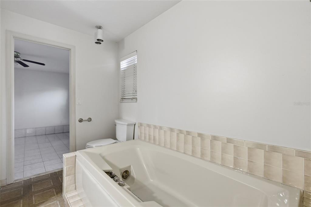 2951 Gocio Road Sarasota, FL 34235 - Photo 21 of 49